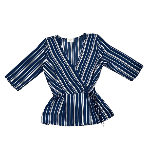 Bundle of Two Spring Tops Size Small - Picture 4 of 11